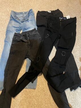 4 pairs Skinny Jeans in Black and Light Blue